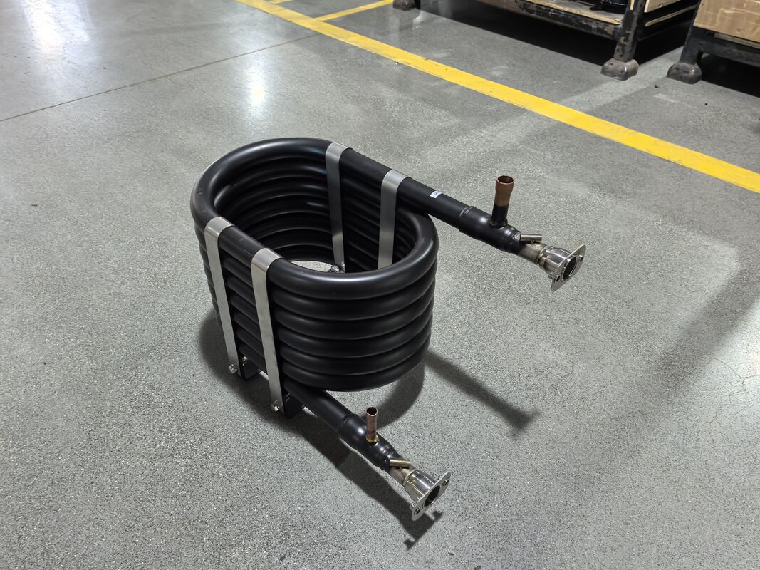 R134a Soğutucu Tipi Koaksiyel Isı Değiştiricisi Siyah Paslanmaz Boya ve Su Basıncı 1.0Mpa